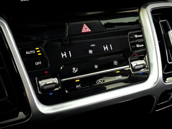 Kia Sorento IV с пробегом 2021 года, цена 3 300 000 рублей, 127812 км, внедорожник, Автокод Объявления