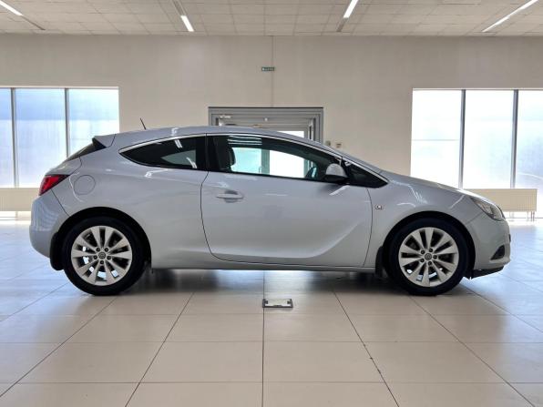Opel Astra J Рестайлинг с пробегом 2014 года, цена 900 000 рублей, 151300 км, хэтчбек, Автокод Объявления