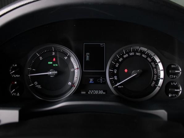Toyota Land Cruiser 200 Series Рестайлинг 2 с пробегом 2016 года, цена 5 950 000 рублей, 220000 км, внедорожник, Автокод Объявления