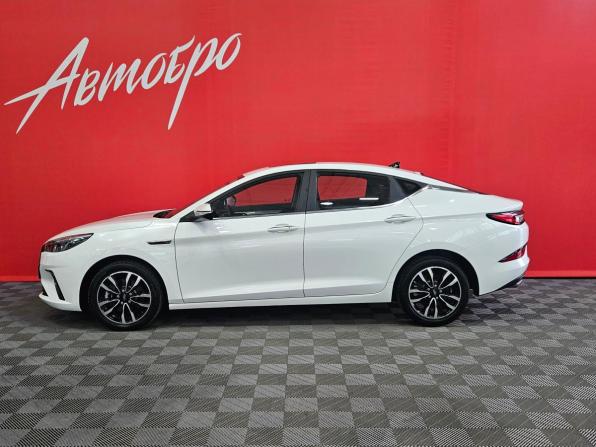 JAC J7 I с пробегом 2023 года, цена 1 445 000 рублей, 42749 км, хэтчбек, Автокод Объявления