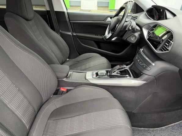 Peugeot 308 III с пробегом 2021 года, цена 1 230 000 рублей, 202495 км, универсал, Автокод Объявления
