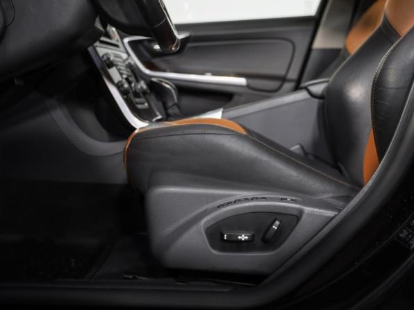Volvo V60 Cross Country I с пробегом 2015 года, цена 1 949 000 рублей, 197115 км, универсал, Автокод Объявления