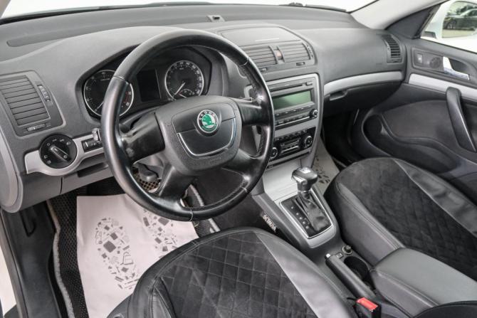 Skoda Octavia II (A5) Рестайлинг с пробегом 2011 года, цена 899 000 рублей, 189600 км, лифтбек, Автокод Объявления