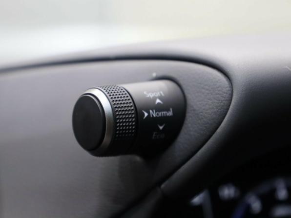 Lexus ES VII Рестайлинг 2 с пробегом 2025 года, цена 5 590 000 рублей, 5755 км, седан, Автокод Объявления