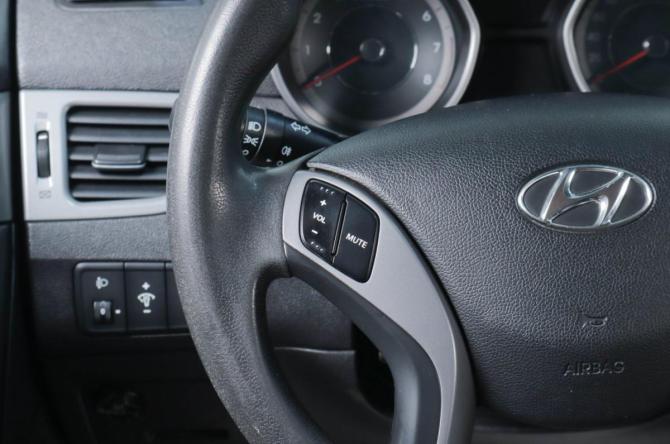 Hyundai Elantra V (MD) Рестайлинг с пробегом 2015 года, цена 789 000 рублей, 301900 км, седан, Автокод Объявления