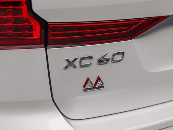 Volvo XC60 II Рестайлинг с пробегом 2024 года, цена 6 200 000 рублей, 60 км, внедорожник, Автокод Объявления