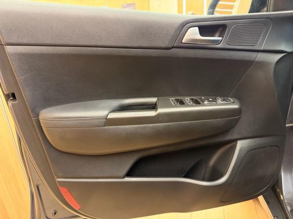 Kia Sportage IV Рестайлинг с пробегом 2018 года, цена 1 648 000 рублей, 161000 км, внедорожник, Автокод Объявления