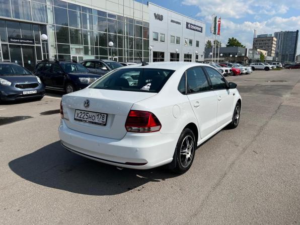 Volkswagen Polo V Рестайлинг с пробегом 2017 года, цена 999 000 рублей, 133853 км, седан, Автокод Объявления