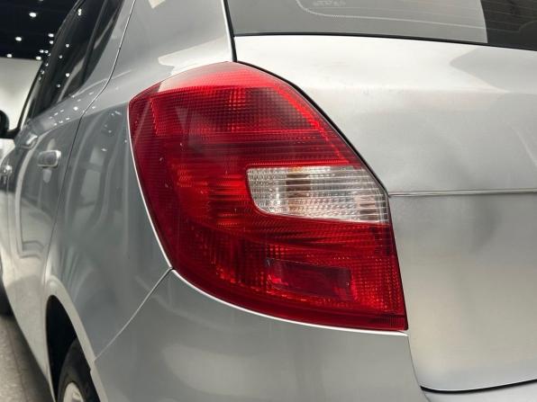 Skoda Fabia II Рестайлинг с пробегом 2010 года, цена 311 000 рублей, 220000 км, хэтчбек, Автокод Объявления
