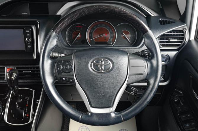 Toyota Esquire I Рестайлинг с пробегом 2017 года, цена 2 399 000 рублей, 150550 км, минивэн, Автокод Объявления