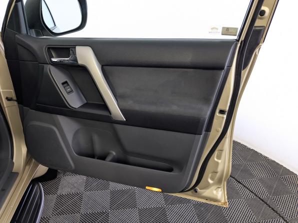 Toyota Land Cruiser Prado 150 Series с пробегом 2012 года, цена 2 700 000 рублей, 283219 км, внедорожник, Автокод Объявления