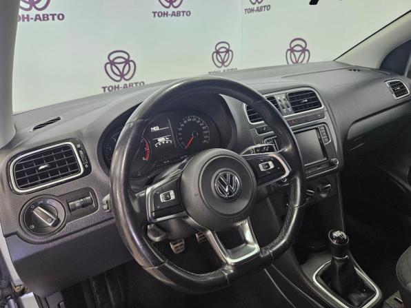 Volkswagen Polo V Рестайлинг с пробегом 2018 года, цена 892 000 рублей, 188949 км, седан, Автокод Объявления