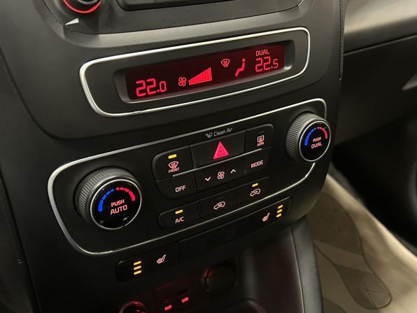 Kia Sorento II Рестайлинг с пробегом 2014 года, цена 1 270 000 рублей, 138165 км, внедорожник, Автокод Объявления