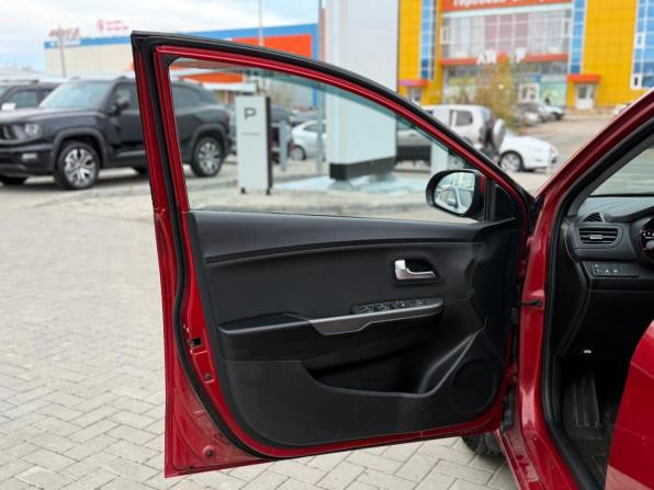 Kia Rio III Рестайлинг с пробегом 2016 года, цена 1 155 000 рублей, 91978 км, хэтчбек, Автокод Объявления