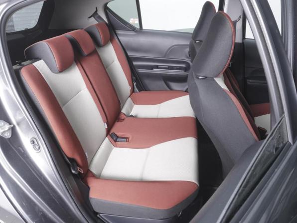 Toyota Aqua I Рестайлинг с пробегом 2015 года, цена 1 089 000 рублей, 150552 км, хэтчбек, Автокод Объявления