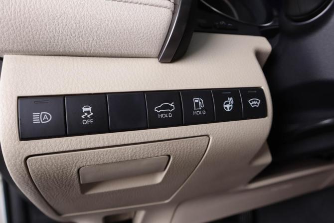Toyota Camry VIII (XV70) Рестайлинг с пробегом 2021 года, цена 3 549 000 рублей, 185700 км, седан, Автокод Объявления