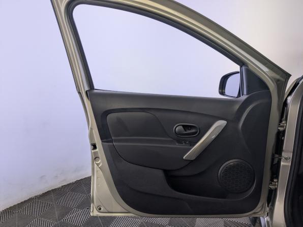 Renault Sandero II Рестайлинг с пробегом 2021 года, цена 1 450 000 рублей, 14005 км, хэтчбек, Автокод Объявления