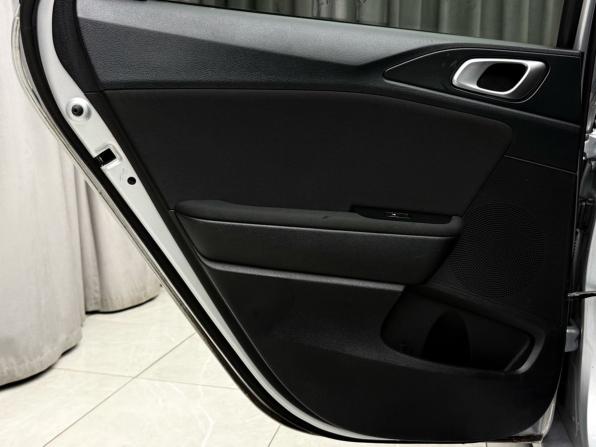 Kia Ceed III с пробегом 2019 года, цена 1 769 000 рублей, 98132 км, универсал, Автокод Объявления
