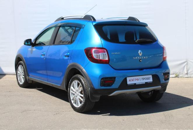 Renault Sandero II с пробегом 2015 года, цена 840 000 рублей, 80881 км, хэтчбек, Автокод Объявления