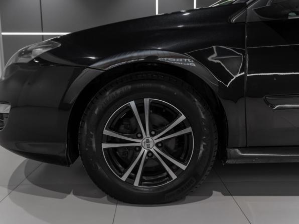 Renault Laguna III Рестайлинг с пробегом 2011 года, цена 745 000 рублей, 310244 км, лифтбек, Автокод Объявления