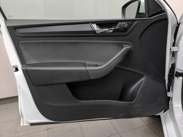 Skoda Rapid II с пробегом 2022 года, цена 1 670 000 рублей, 87379 км, лифтбек, Автокод Объявления