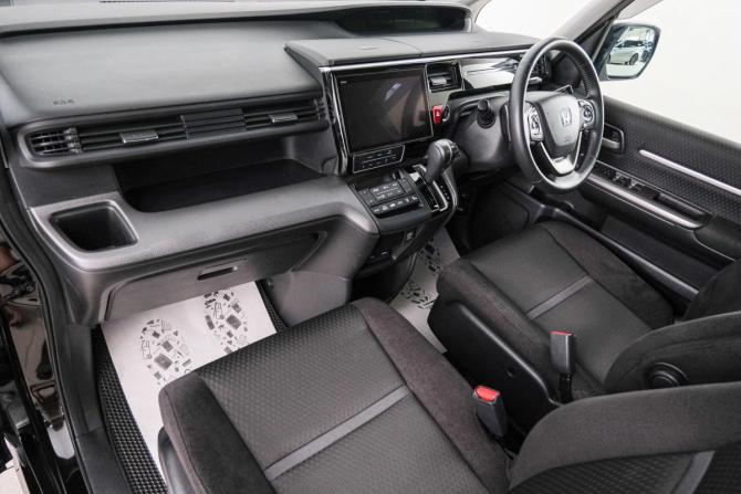 Honda Stepwgn V Рестайлинг с пробегом 2019 года, цена 2 499 000 рублей, 56111 км, минивэн, Автокод Объявления
