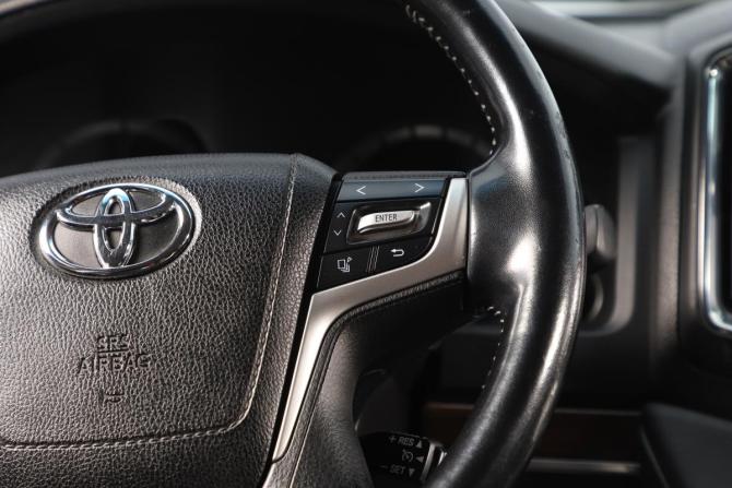 Toyota Land Cruiser 200 Series Рестайлинг 2 с пробегом 2018 года, цена 73 000 000 рублей, 80000 км, внедорожник, Автокод Объявления