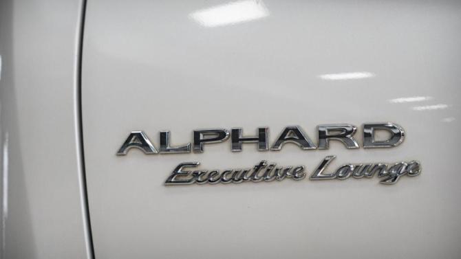 Toyota Alphard III Рестайлинг с пробегом 2018 года, цена 5 199 000 рублей, 208782 км, минивэн, Автокод Объявления
