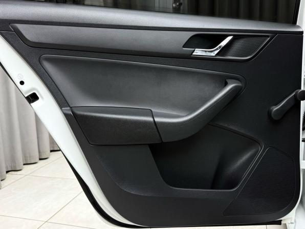 Skoda Rapid I с пробегом 2016 года, цена 919 000 рублей, 174800 км, лифтбек, Автокод Объявления