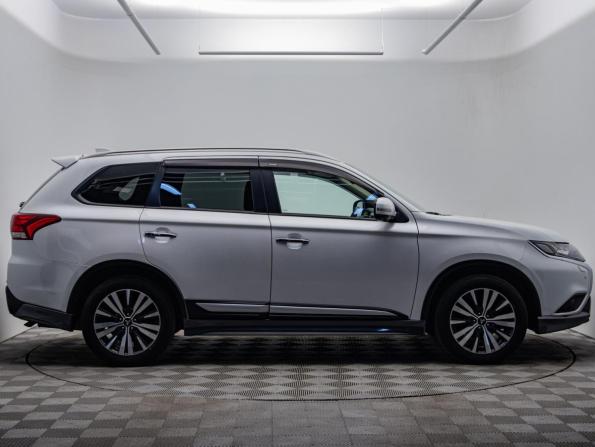 Mitsubishi Outlander III Рестайлинг 3 с пробегом 2020 года, цена 2 995 000 рублей, 65999 км, внедорожник, Автокод Объявления