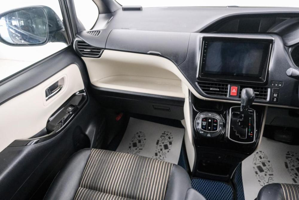 Toyota Noah III (R80) Рестайлинг Красноярск  - изображение 12