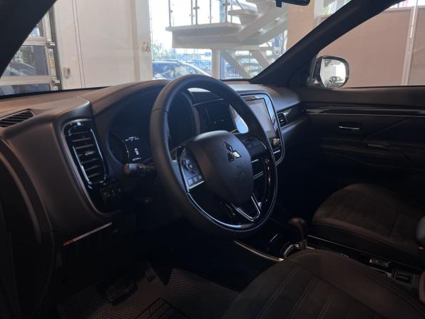 Mitsubishi Outlander III Рестайлинг 3 с пробегом 2022 года, цена 3 135 000 рублей, 31744 км, внедорожник, Автокод Объявления
