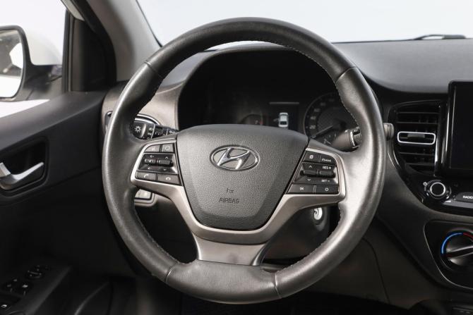 Hyundai Solaris II Рестайлинг с пробегом 2021 года, цена 1 699 000 рублей, 34500 км, седан, Автокод Объявления