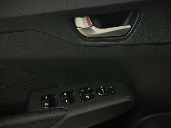 Hyundai Solaris II с пробегом 2017 года, цена 1 180 000 рублей, 164589 км, седан, Автокод Объявления