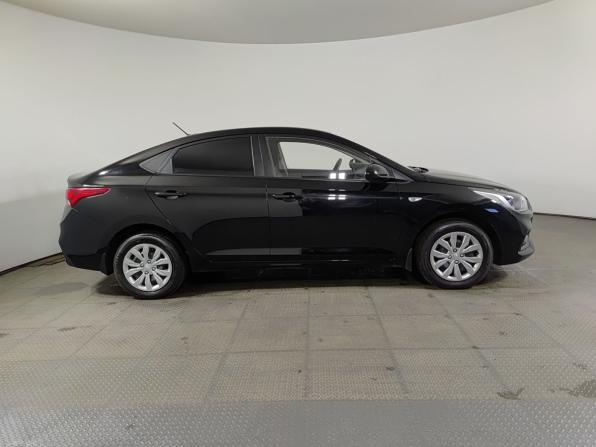 Hyundai Solaris II с пробегом 2017 года, цена 1 375 000 рублей, 103000 км, седан, Автокод Объявления