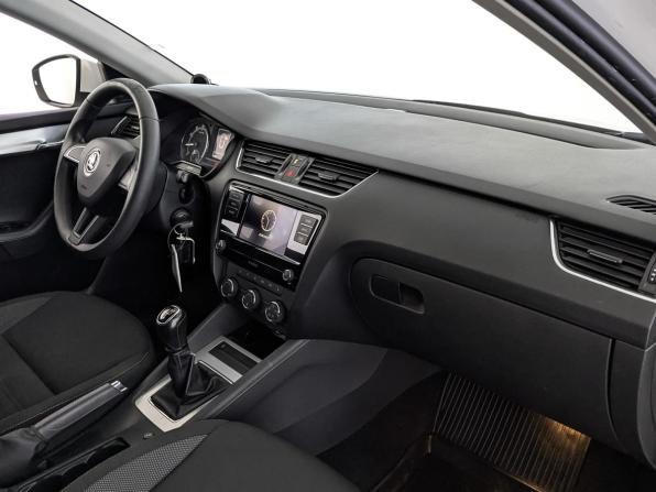 Skoda Octavia III (A7) Рестайлинг с пробегом 2019 года, цена 1 300 000 рублей, 163479 км, лифтбек, Автокод Объявления