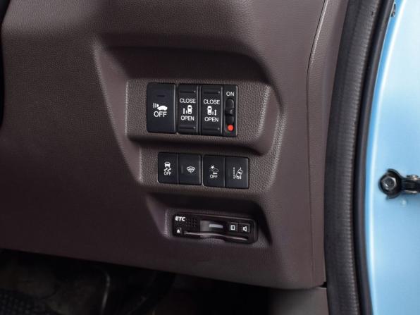 Honda Freed II с пробегом 2016 года, цена 1 299 999 рублей, 170841 км, компактвэн, Автокод Объявления