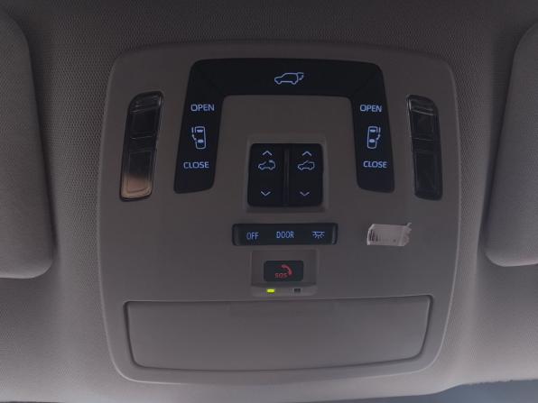 Toyota Sienna IV с пробегом 2022 года, цена 4 700 000 рублей, 129439 км, минивэн, Автокод Объявления