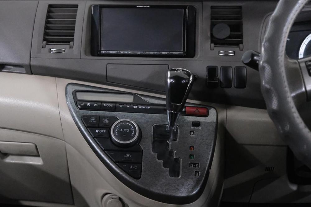 Toyota ISis I Рестайлинг Омск  - изображение 14