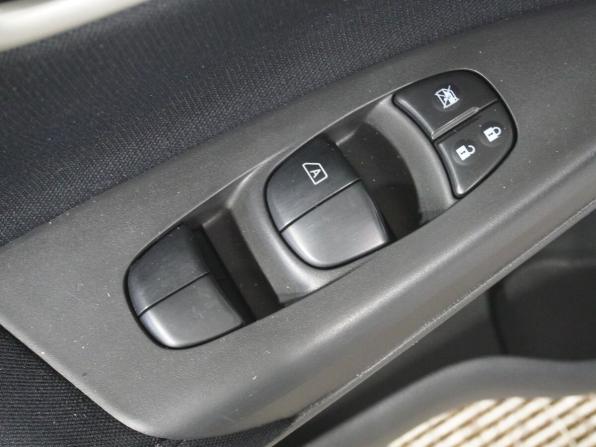 Nissan Tiida II с пробегом 2015 года, цена 863 000 рублей, 195264 км, хэтчбек, Автокод Объявления