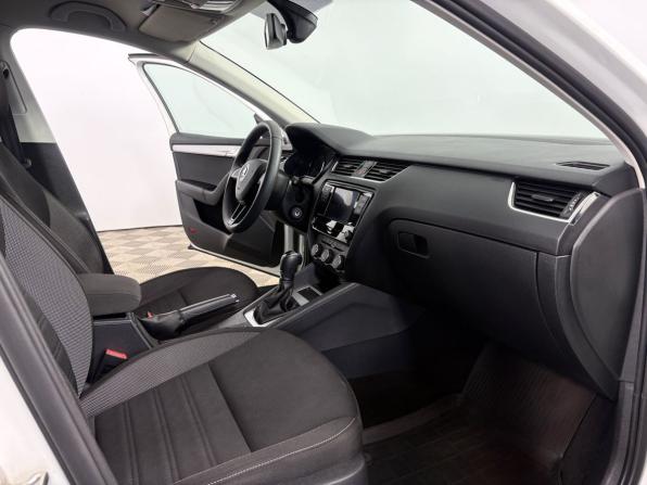 Skoda Octavia III (A7) Рестайлинг с пробегом 2019 года, цена 1 990 000 рублей, 72326 км, лифтбек, Автокод Объявления