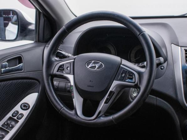 Hyundai Solaris I с пробегом 2012 года, цена 640 000 рублей, 301194 км, седан, Автокод Объявления