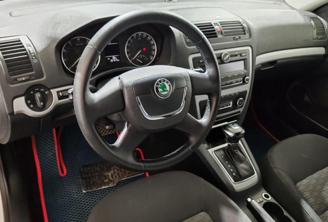 Skoda Octavia II (A5) Рестайлинг с пробегом 2013 года, цена 980 000 рублей, 207974 км, лифтбек, Автокод Объявления