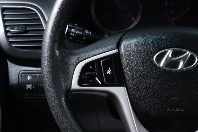Hyundai Solaris I Рестайлинг с пробегом 2015 года, цена 599 000 рублей, 260000 км, седан, Автокод Объявления