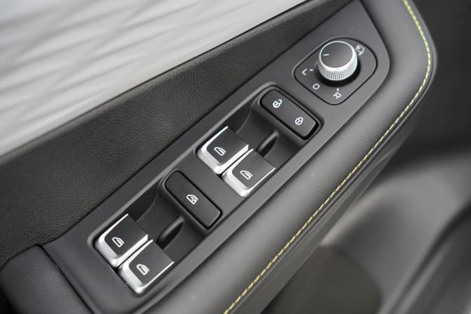 Geely Coolray I Рестайлинг с пробегом 2023 года, цена 2 290 000 рублей, 17000 км, внедорожник, Автокод Объявления