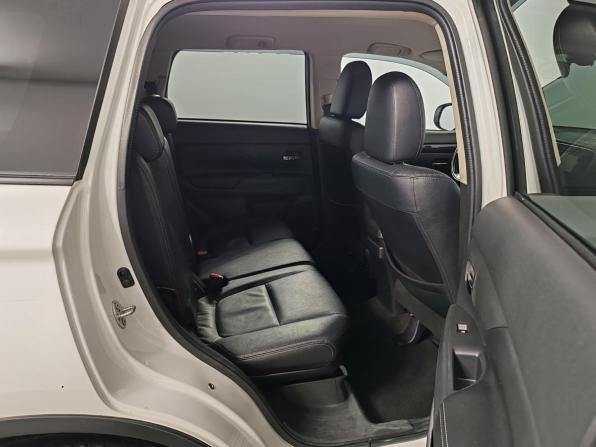 Mitsubishi Outlander III Рестайлинг 2 с пробегом 2015 года, цена 1 729 000 рублей, 174935 км, внедорожник, Автокод Объявления