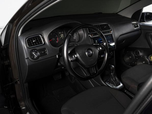 Volkswagen Polo V Рестайлинг с пробегом 2017 года, цена 1 299 000 рублей, 190025 км, седан, Автокод Объявления