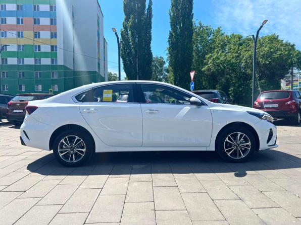Kia K3 II (China Market) Рестайлинг с пробегом 2023 года, цена 2 590 000 рублей, 58 км, седан, Автокод Объявления