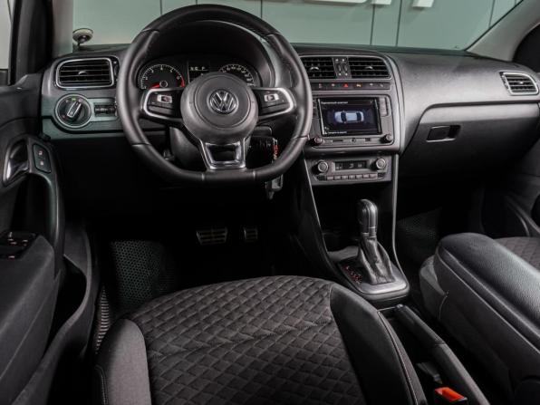 Volkswagen Polo V Рестайлинг с пробегом 2018 года, цена 1 349 000 рублей, 168407 км, седан, Автокод Объявления