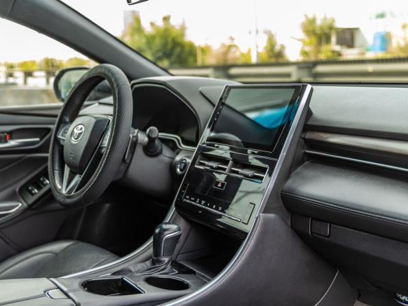 Toyota Avalon V с пробегом 2022 года, цена 3 198 000 рублей, 51016 км, седан, Автокод Объявления
